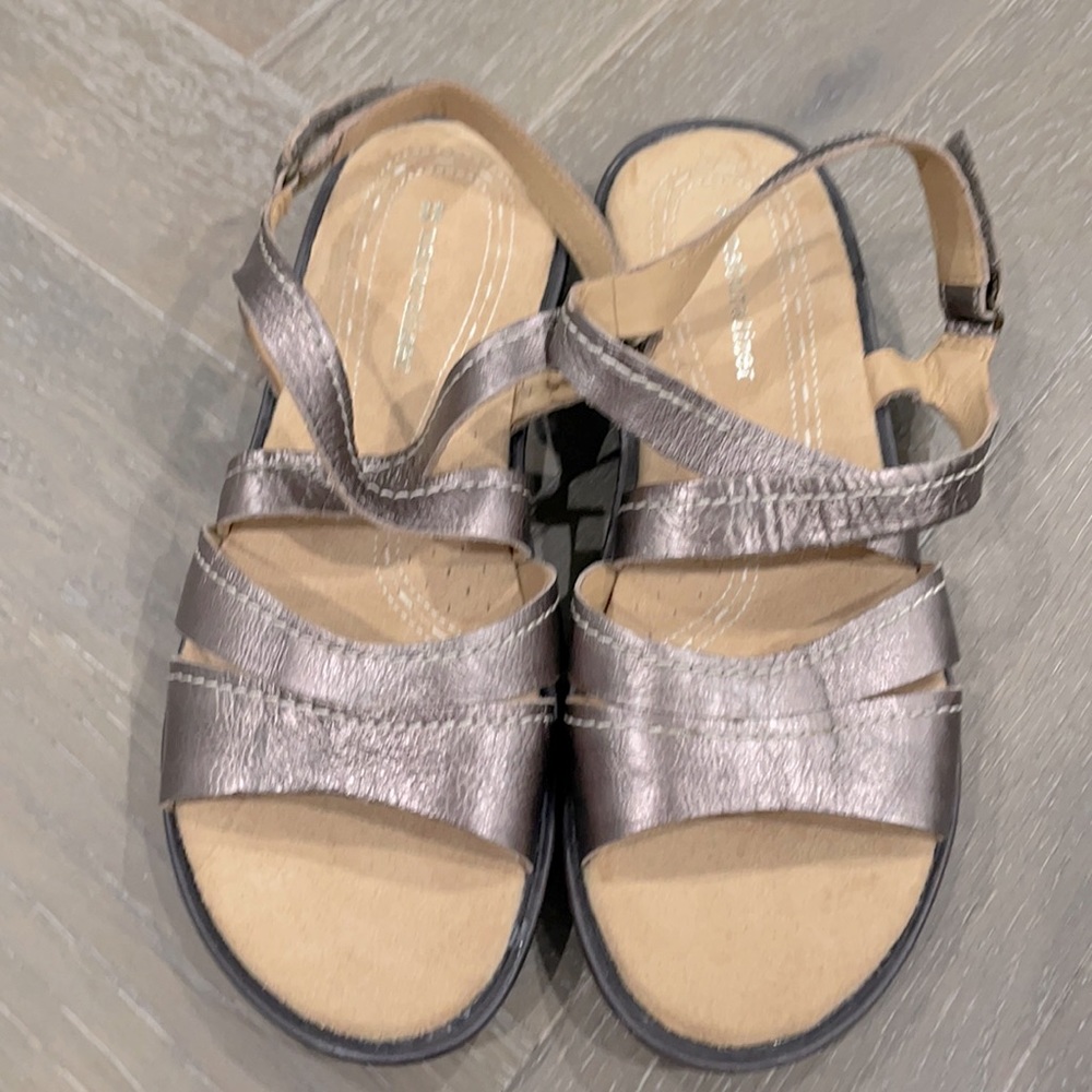 Naturalizer sandals flat size 7.5 US. Pewter color